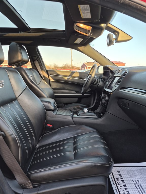 2023 Chrysler 300 Image 11