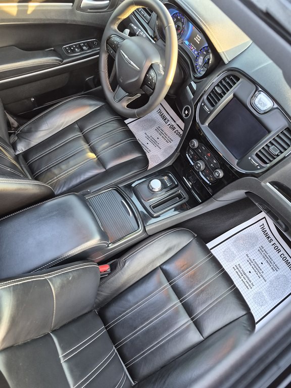 2023 Chrysler 300 Image 13