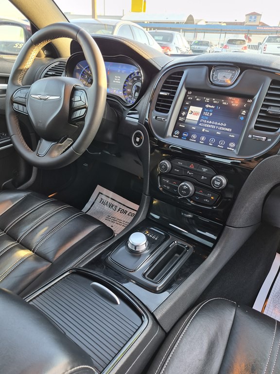 2023 Chrysler 300 Image 14