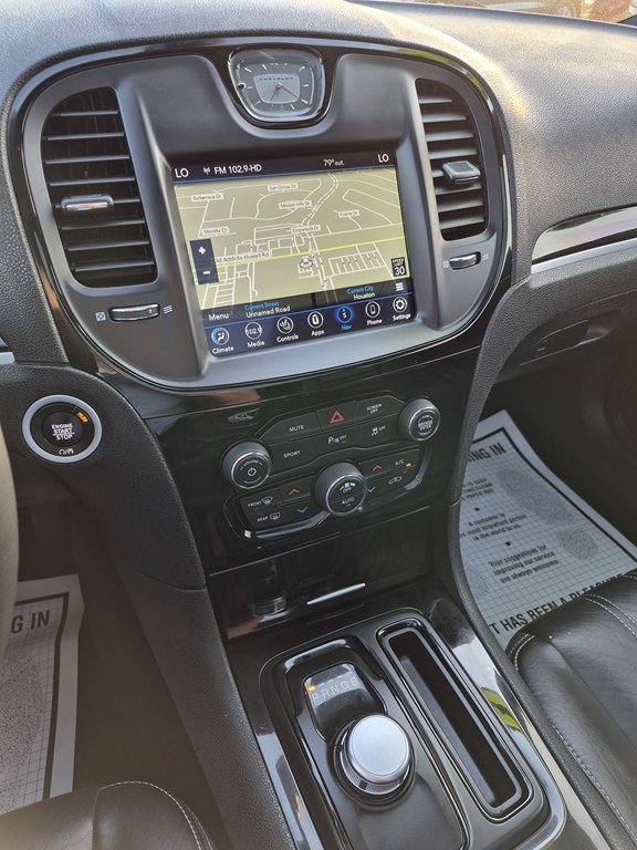 2023 Chrysler 300 Image 15