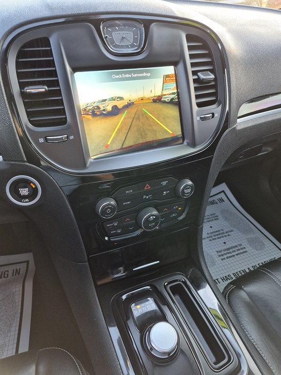 2023 Chrysler 300 Image 16