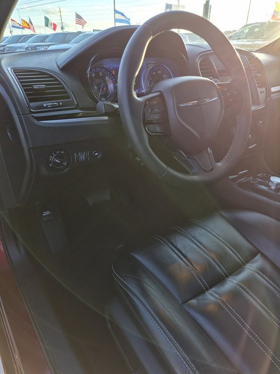 2023 Chrysler 300 Image 18