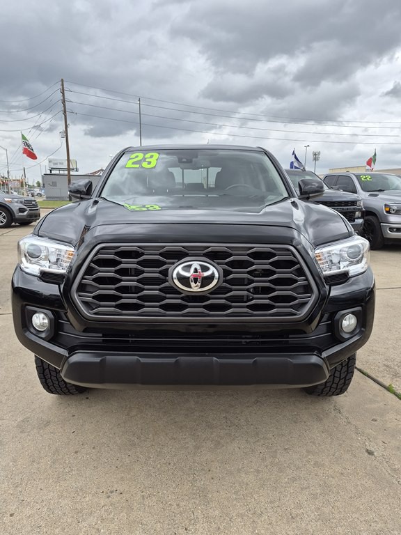 2023 Toyota Tacoma Image 2