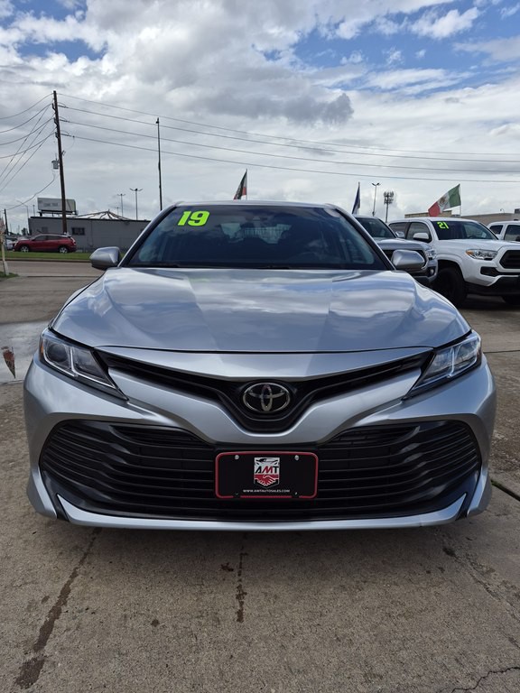 2019 Toyota Camry Image 2