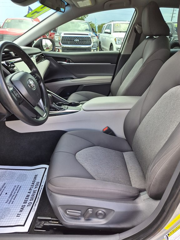 2019 Toyota Camry Image 9