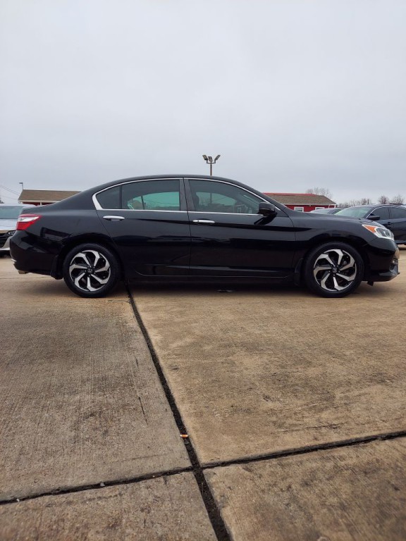 2017 Honda Accord Image 4
