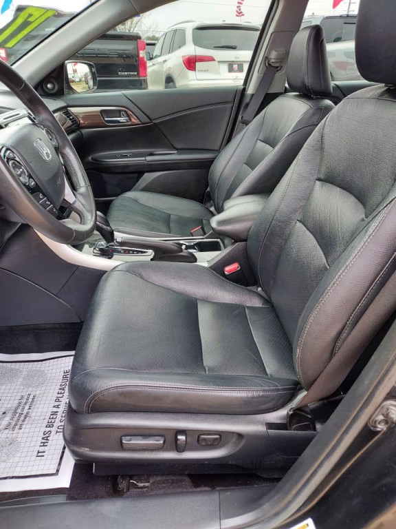 2017 Honda Accord Image 9