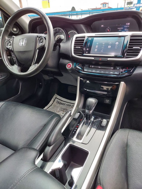 2017 Honda Accord Image 14