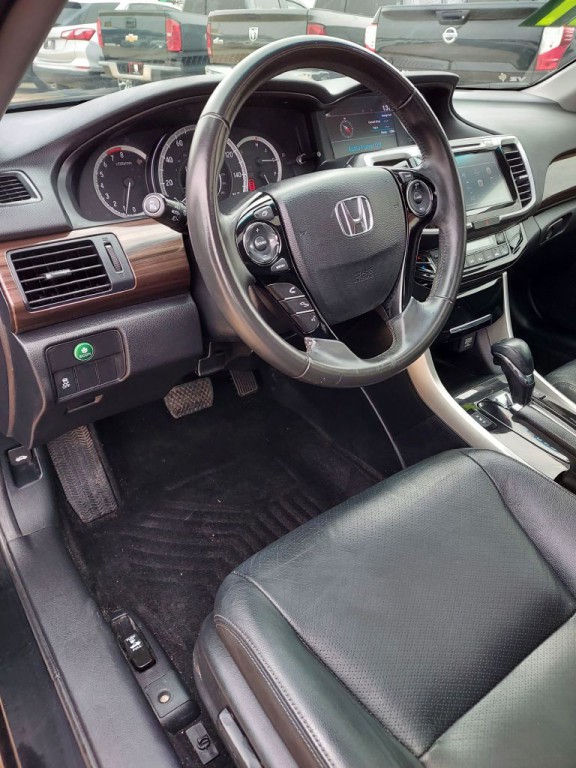 2017 Honda Accord Image 17