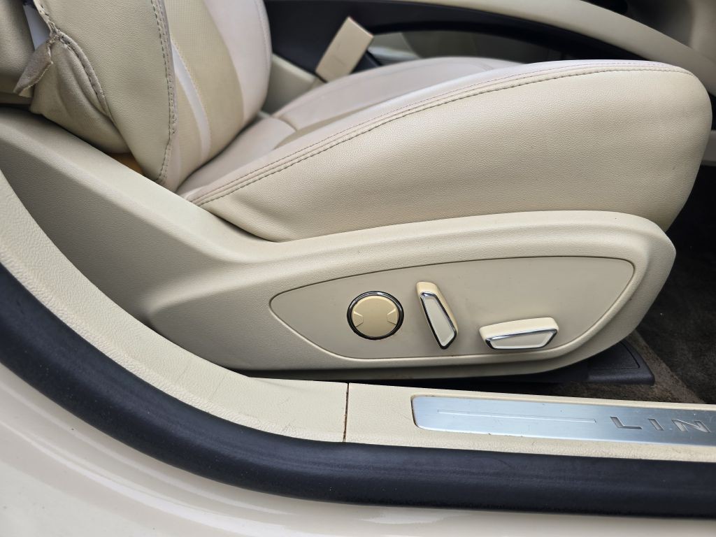 2014 Lincoln MKZ Image 17