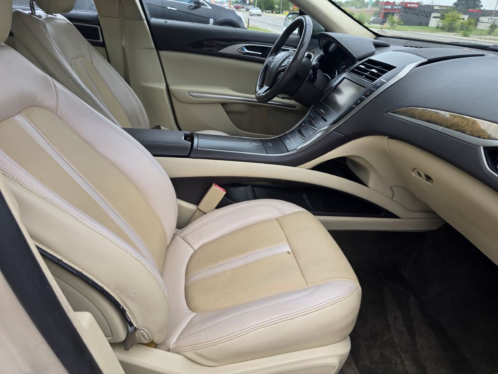 2014 Lincoln MKZ Image 18