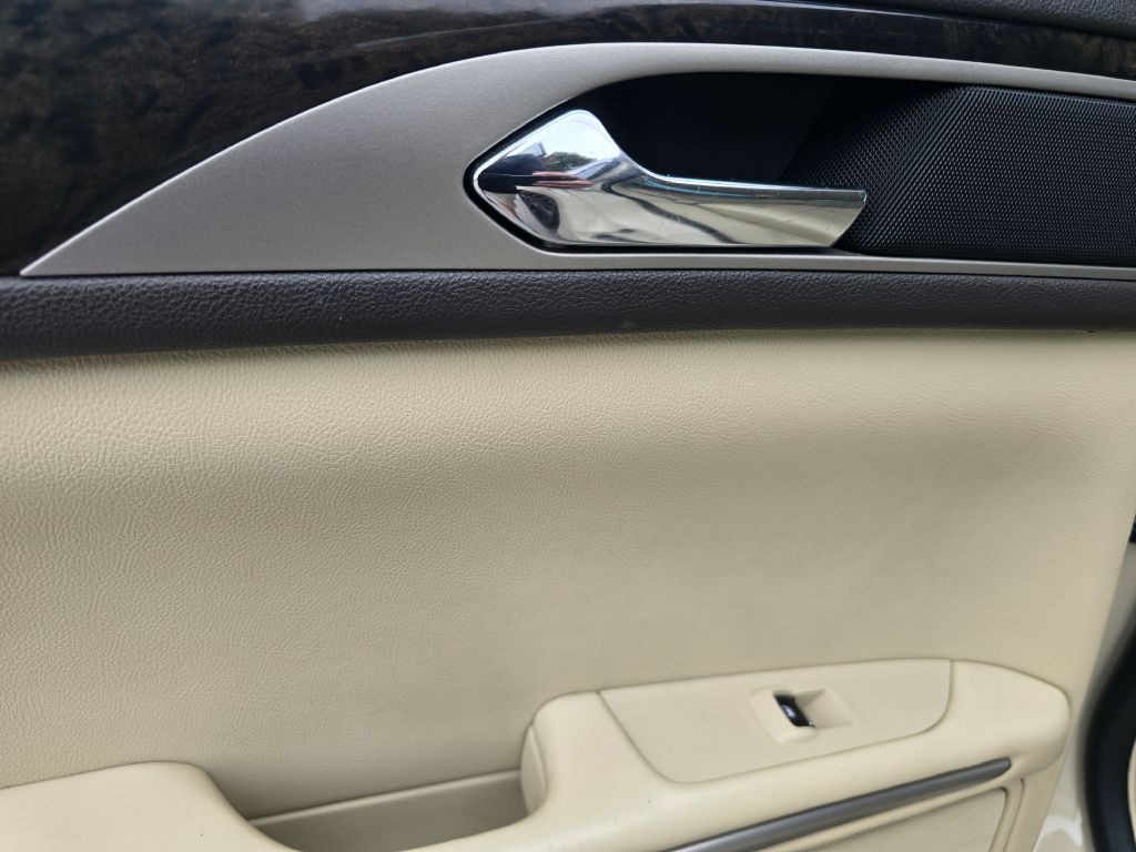 2014 Lincoln MKZ Image 24