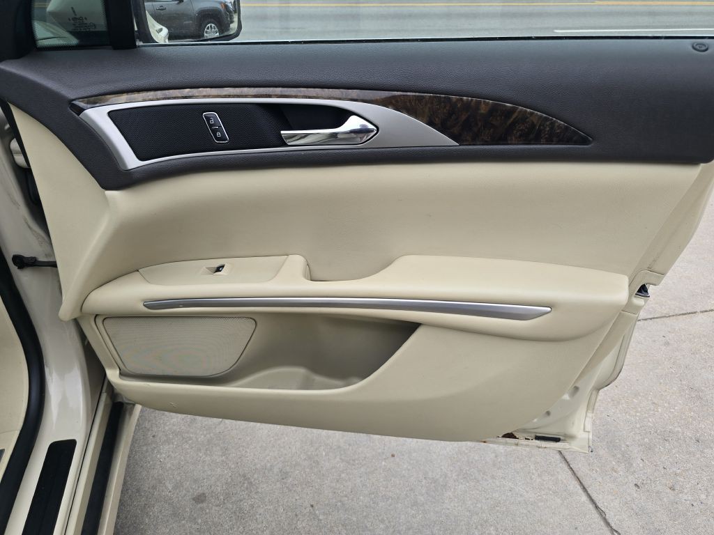 2014 Lincoln MKZ Image 15