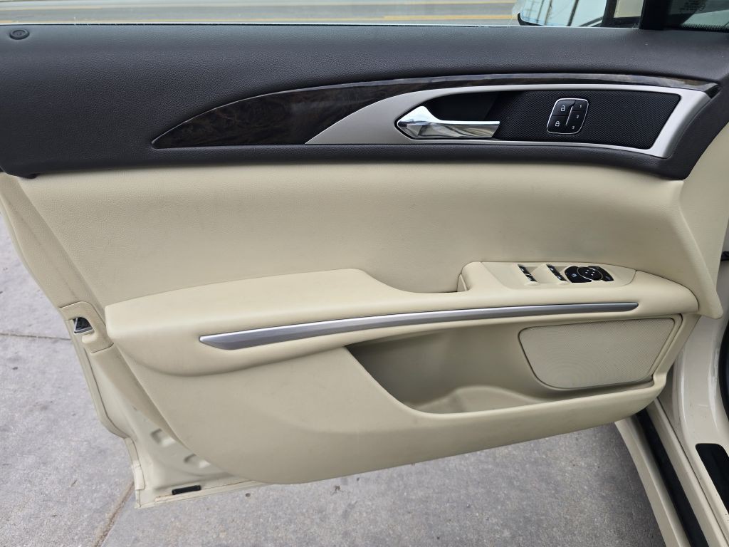 2014 Lincoln MKZ Image 26