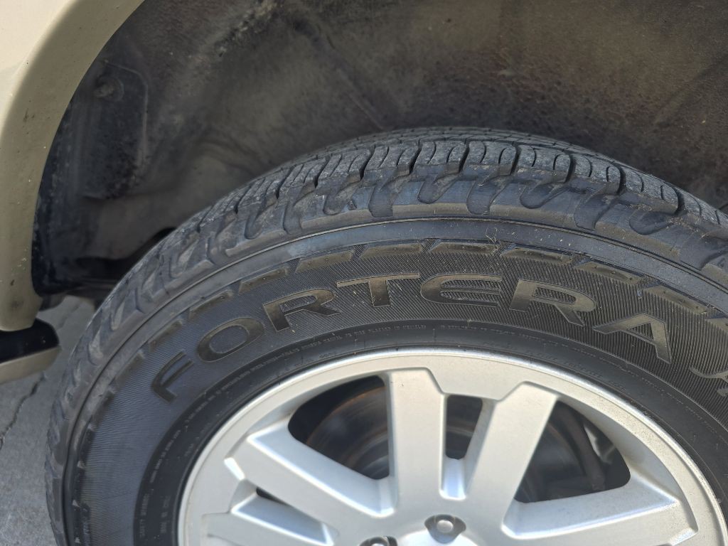 2010 Ford Explorer Image 18