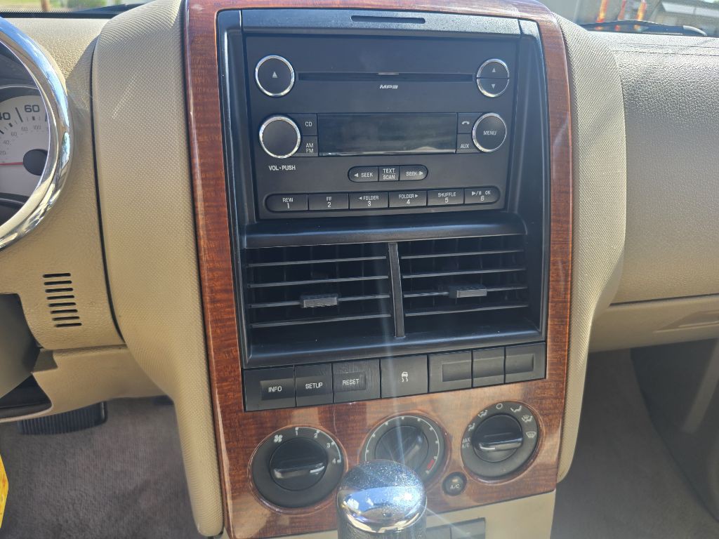 2010 Ford Explorer Image 100