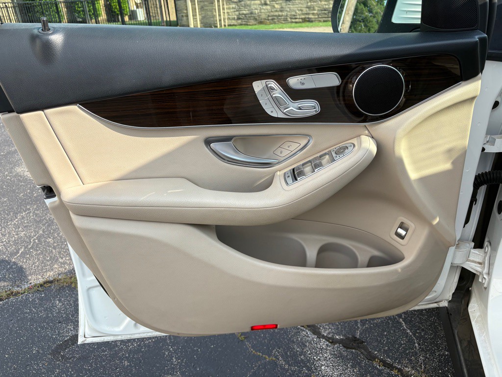 2018 Mercedes-Benz GLC-Class Image 2
