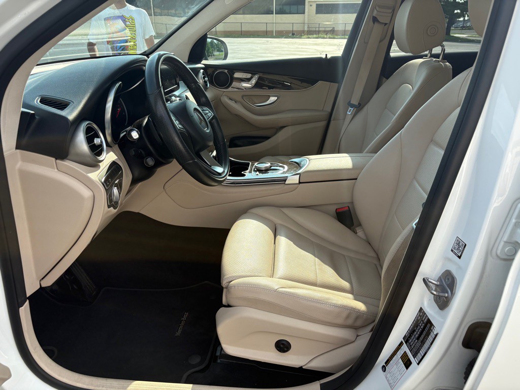 2018 Mercedes-Benz GLC-Class Image 3