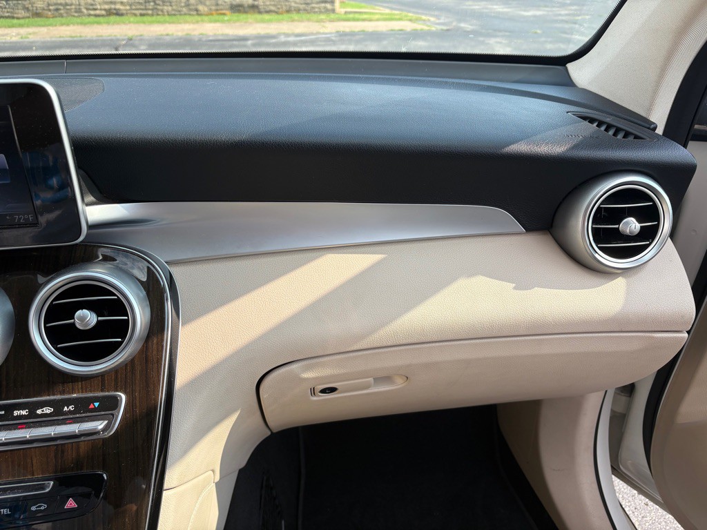 2018 Mercedes-Benz GLC-Class Image 11