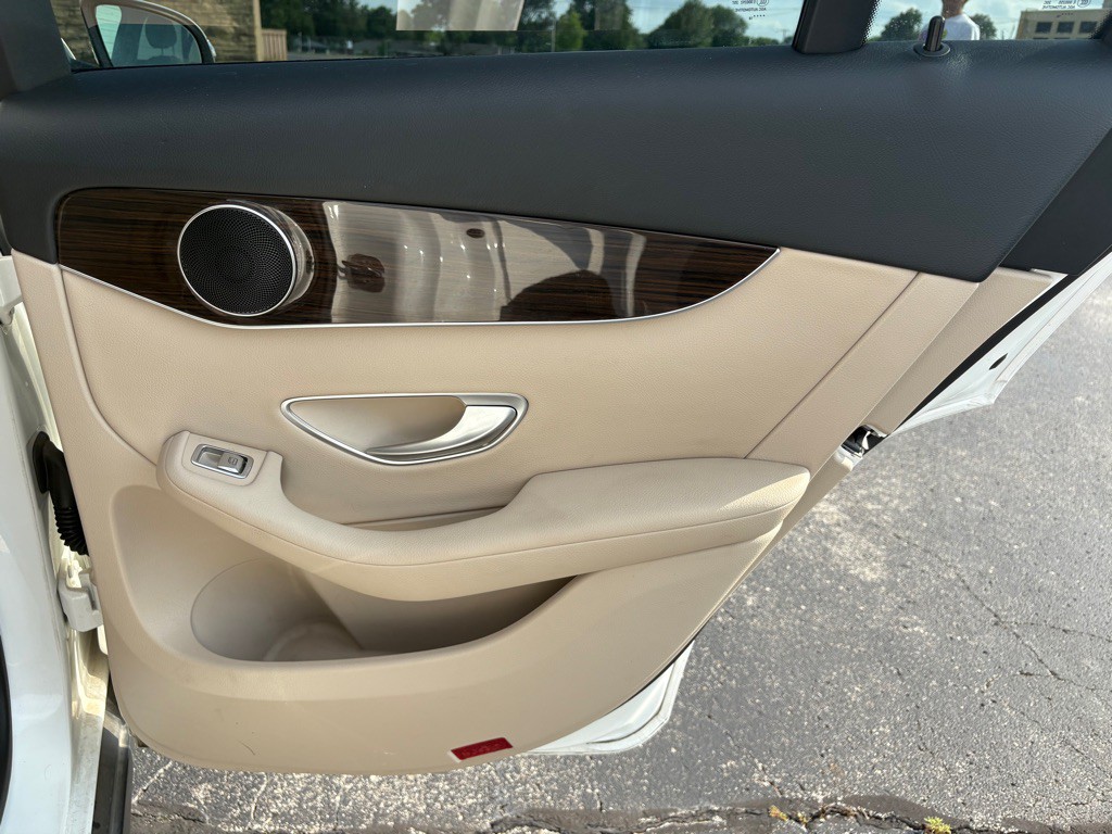 2018 Mercedes-Benz GLC-Class Image 16