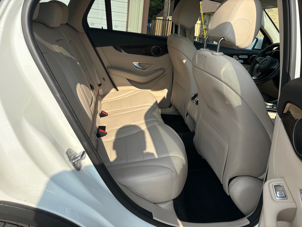 2018 Mercedes-Benz GLC-Class Image 17