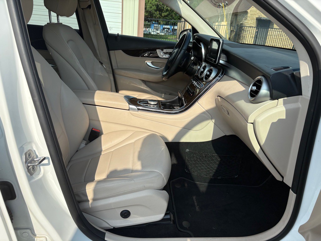 2018 Mercedes-Benz GLC-Class Image 20