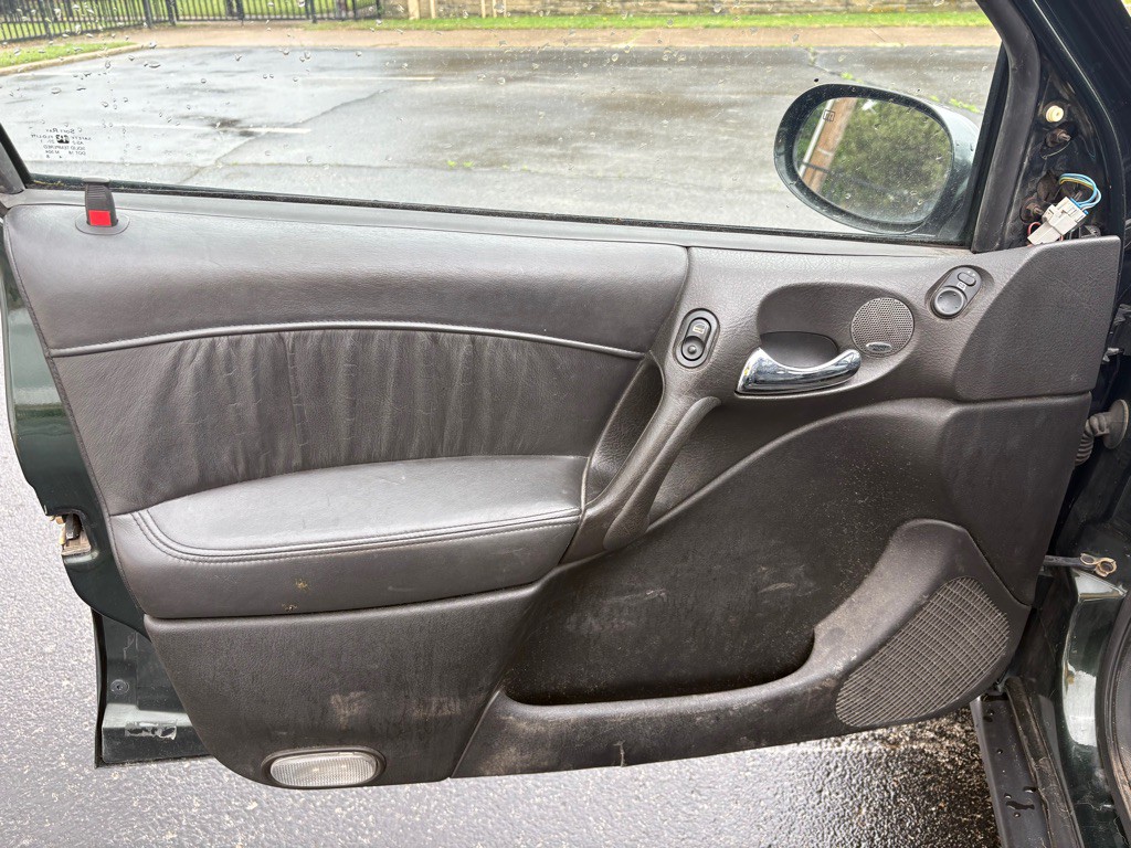2002 Saturn L300 Image 2