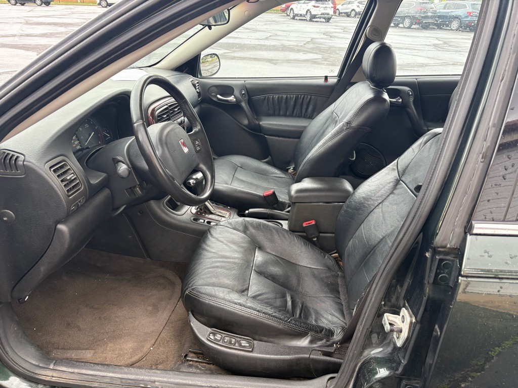 2002 Saturn L300 Image 4
