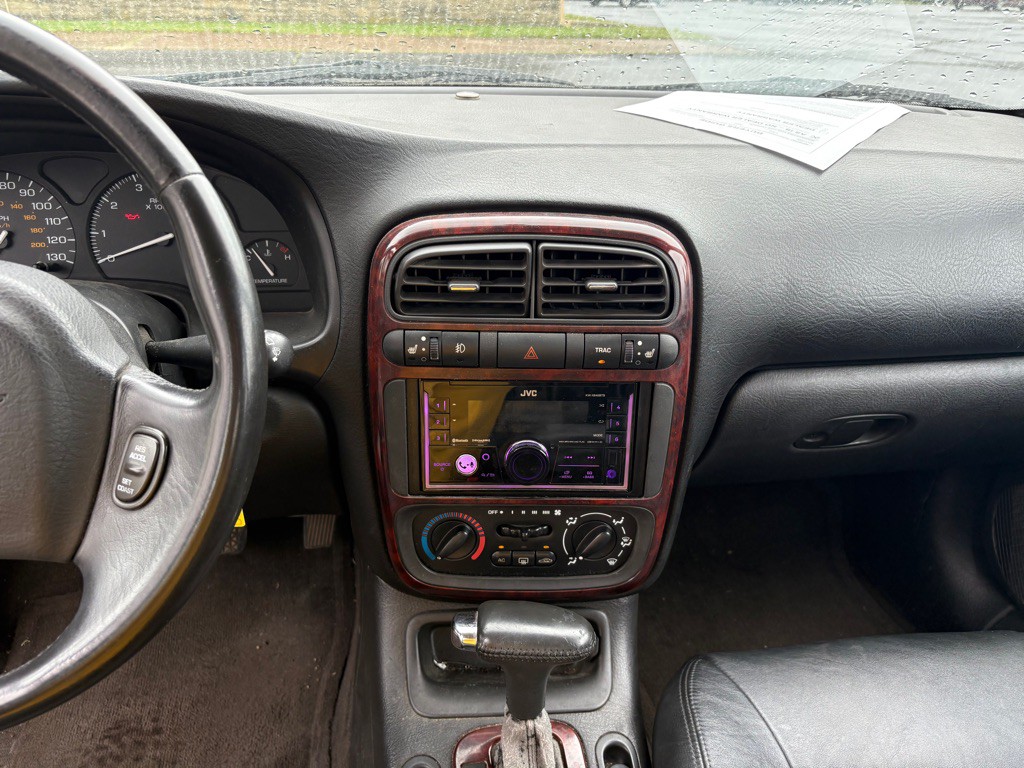 2002 Saturn L300 Image 9