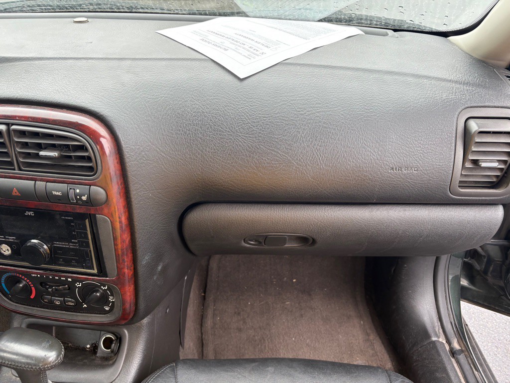 2002 Saturn L300 Image 11
