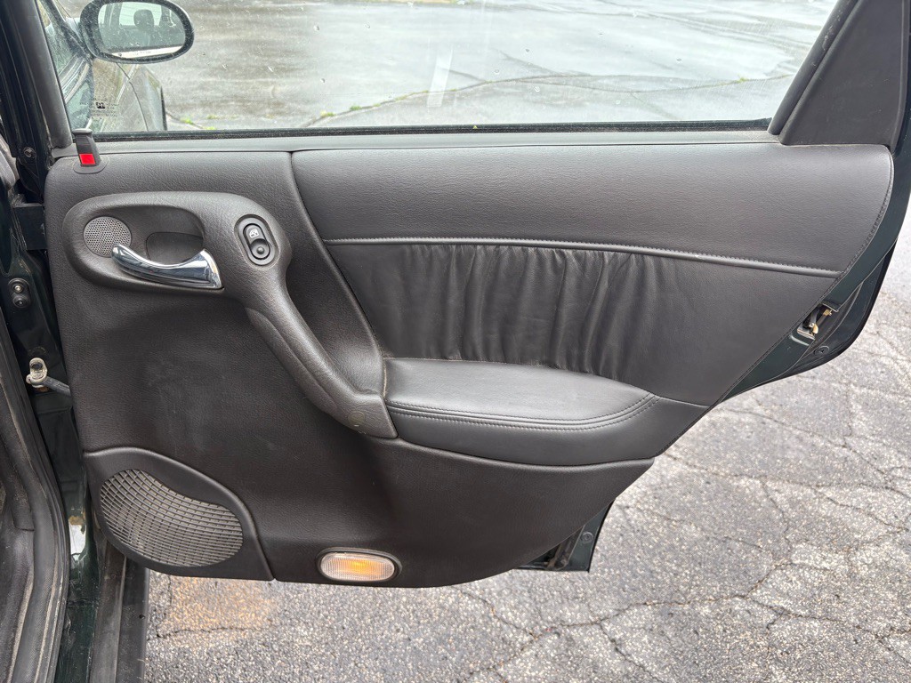 2002 Saturn L300 Image 15