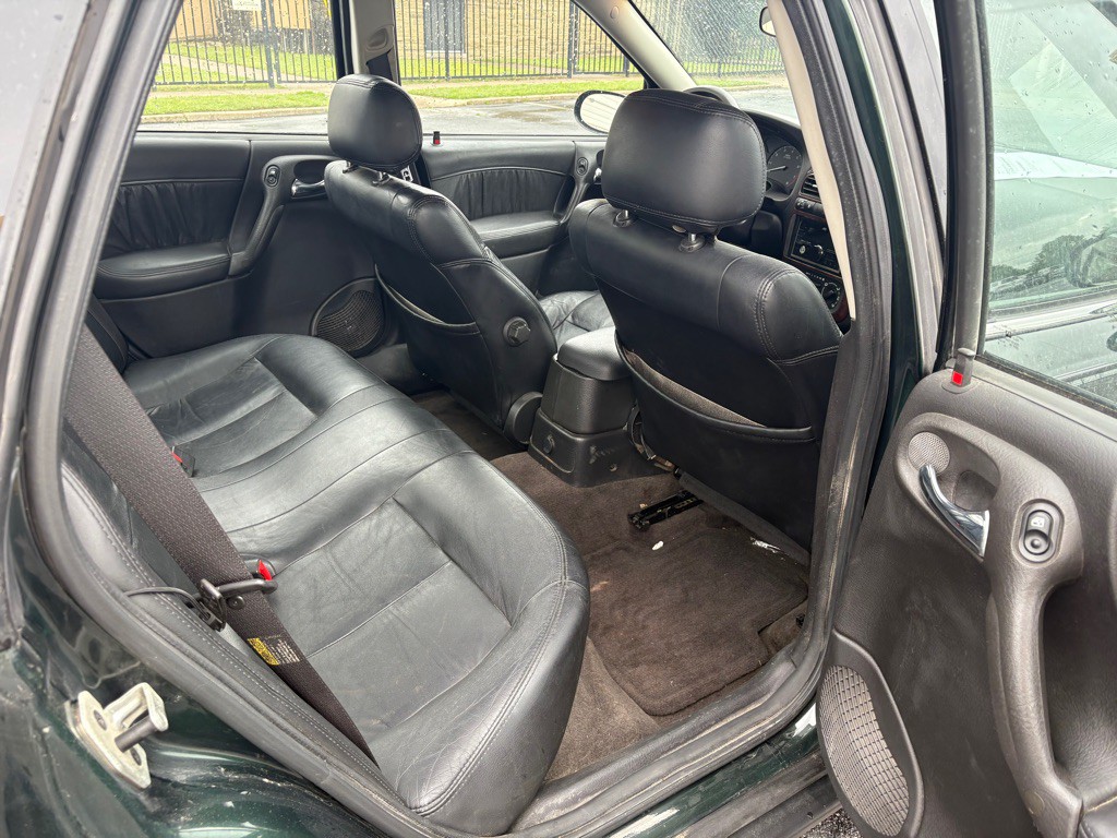 2002 Saturn L300 Image 17