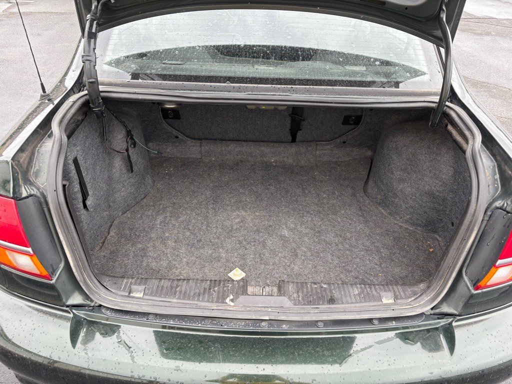 2002 Saturn L300 Image 36