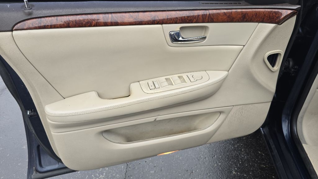 2007 Cadillac DTS Image 25