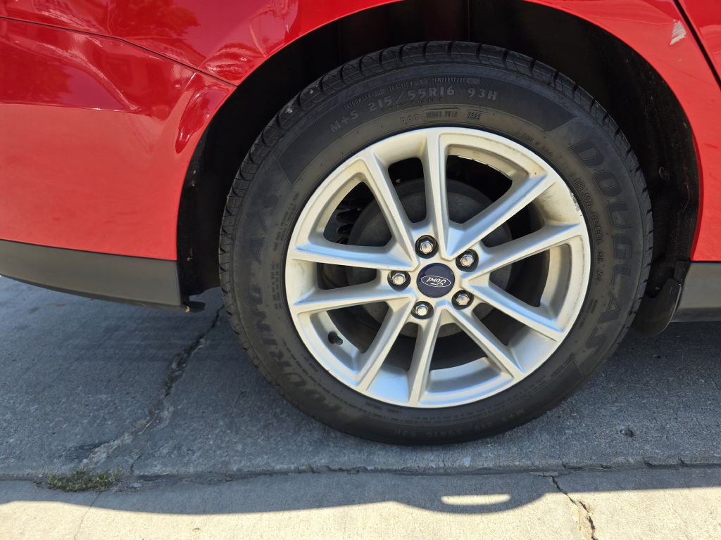 2017 Ford Focus Image 14