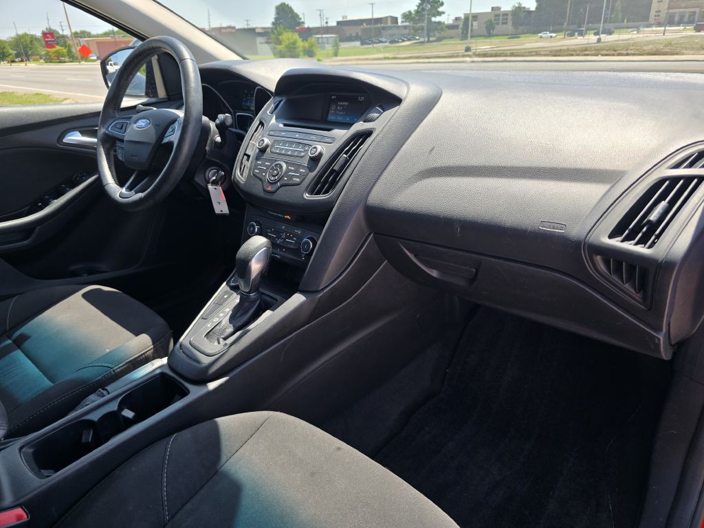 2017 Ford Focus Image 19