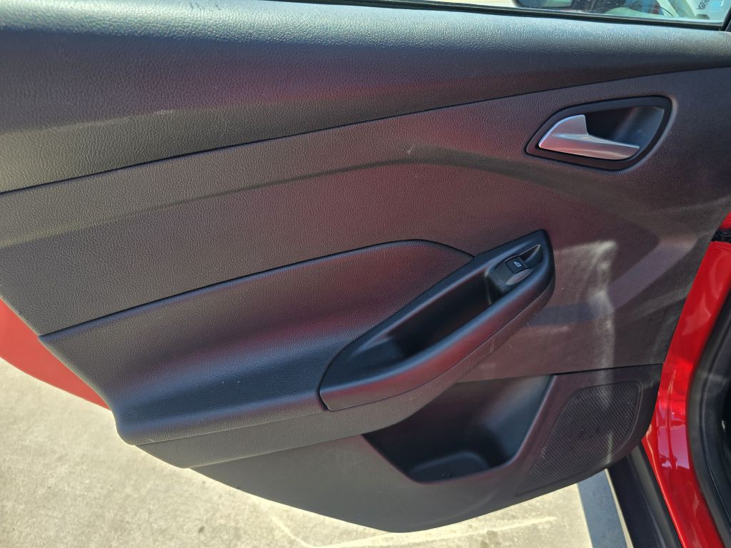 2017 Ford Focus Image 24