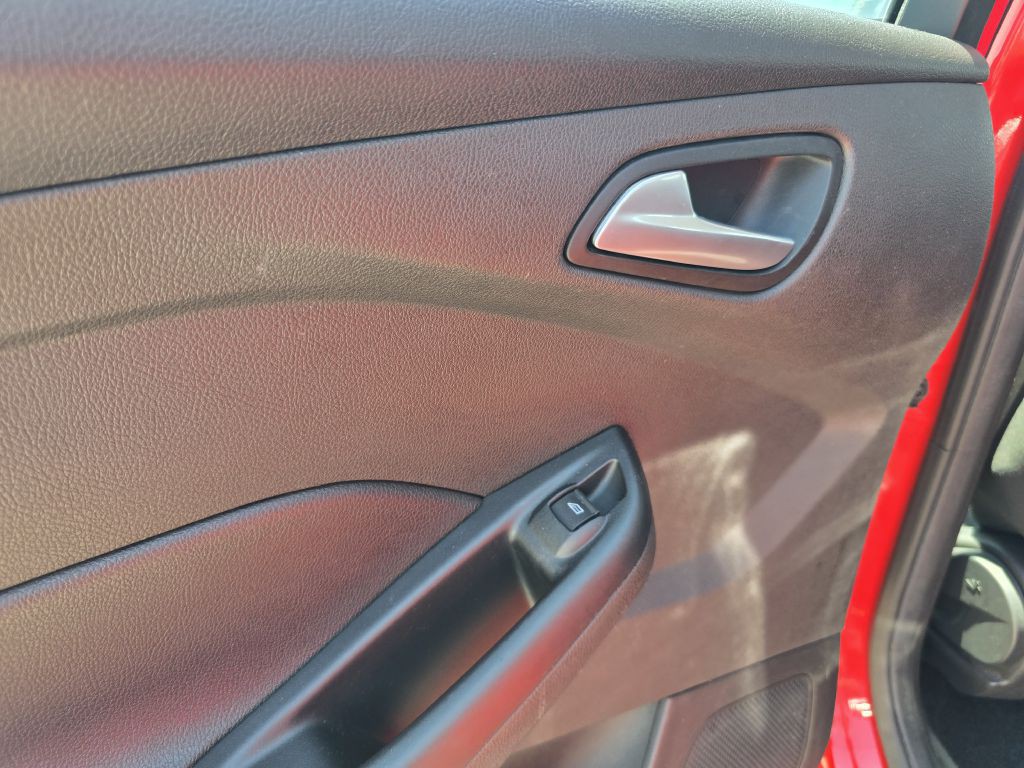 2017 Ford Focus Image 25