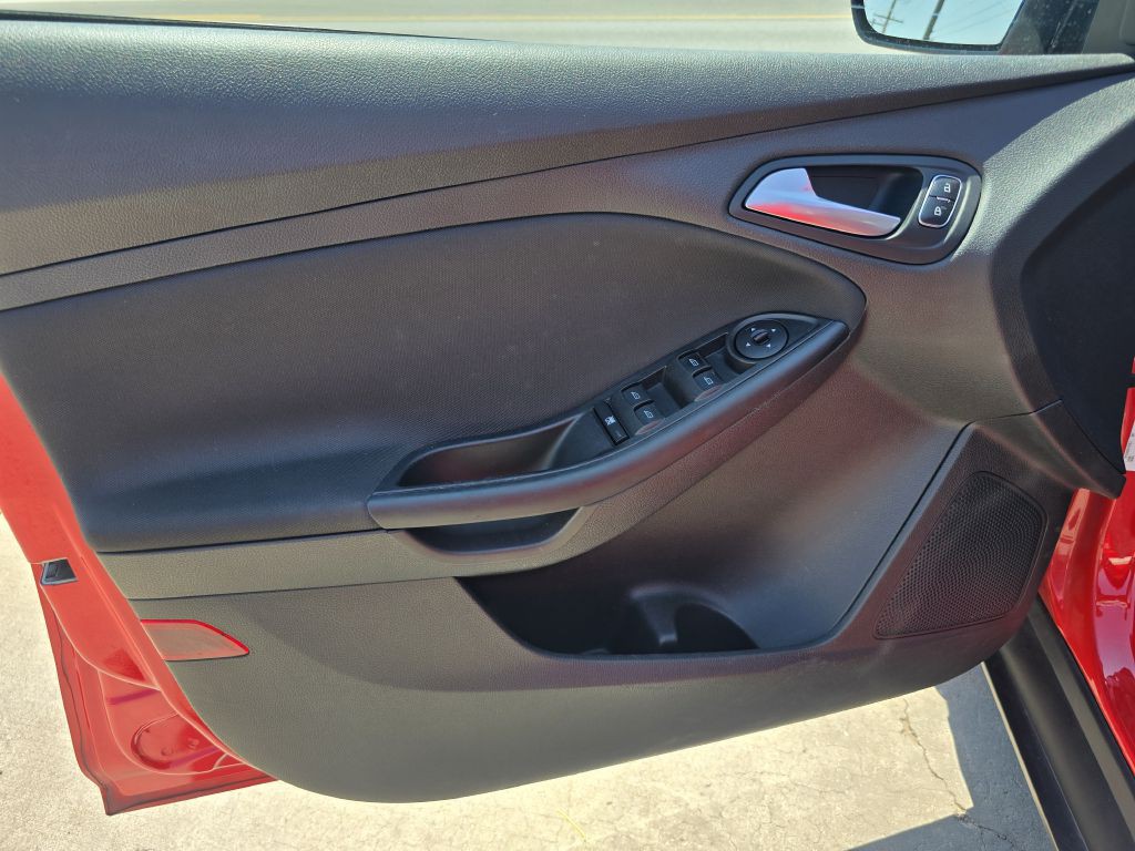 2017 Ford Focus Image 26