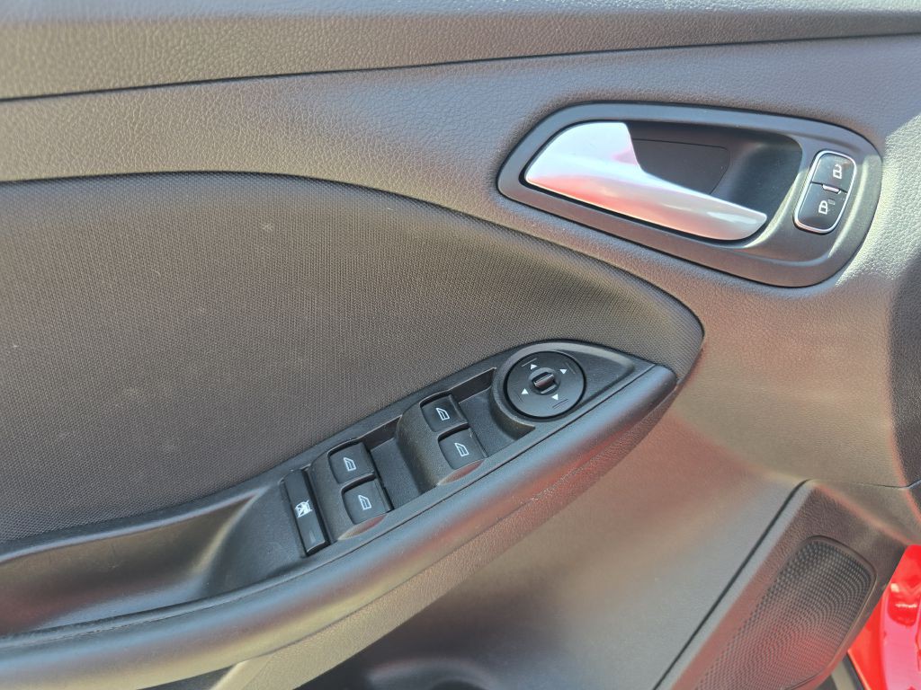 2017 Ford Focus Image 27