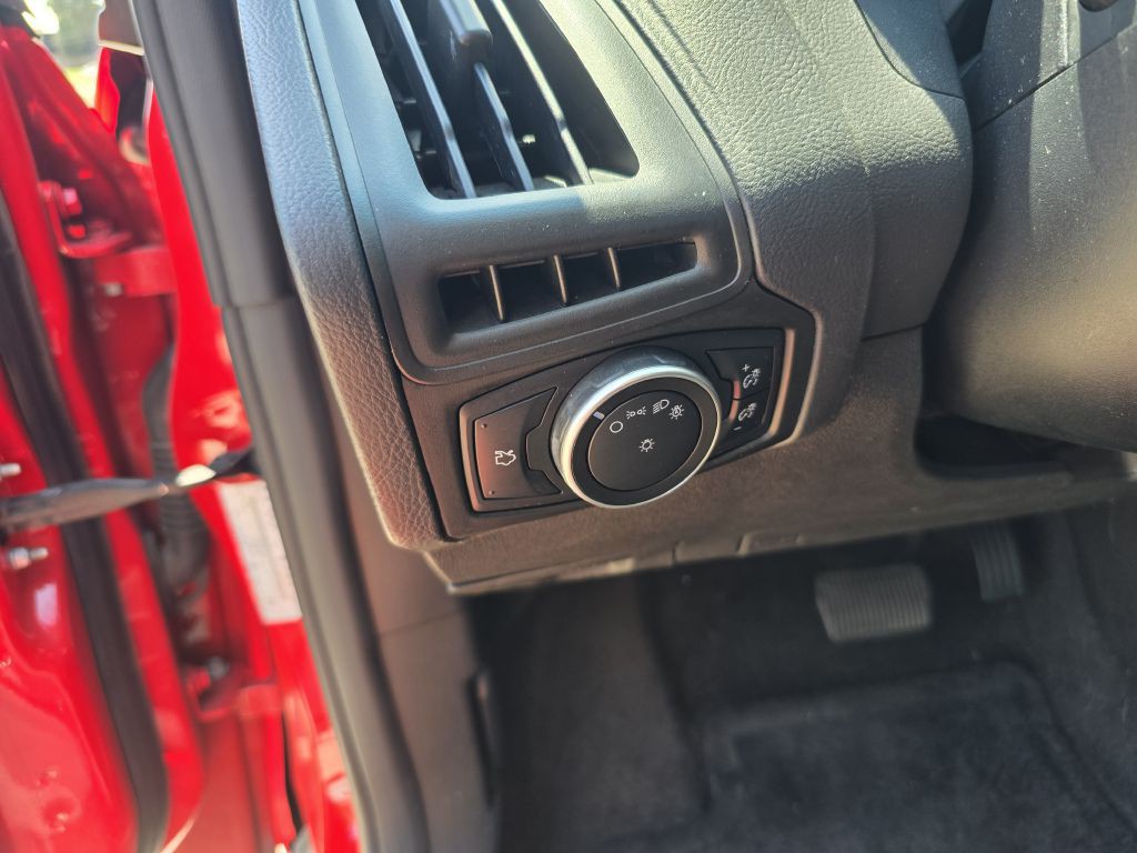 2017 Ford Focus Image 29