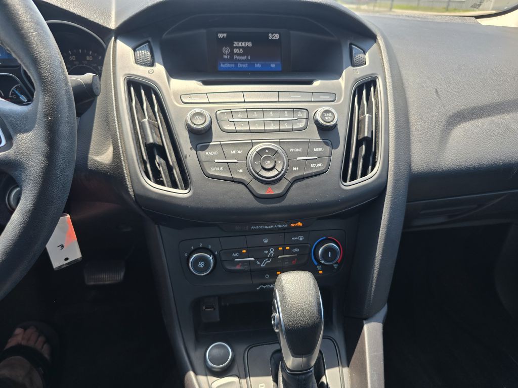 2017 Ford Focus Image 32