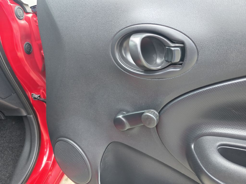 2014 Nissan Versa Image 16