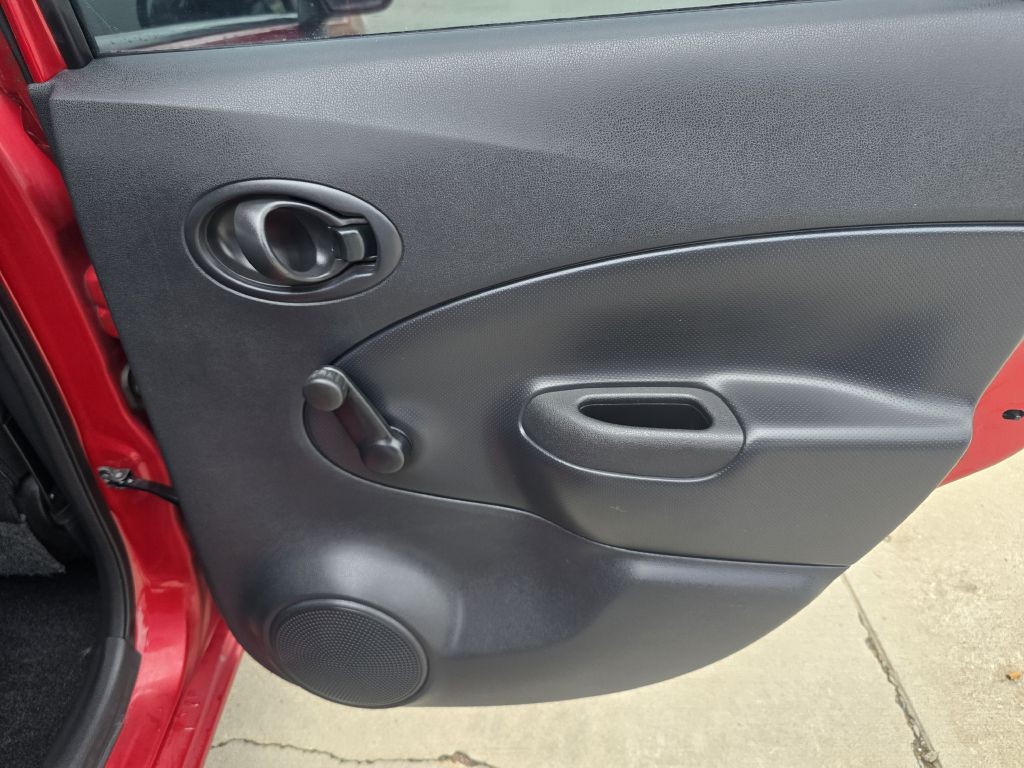 2014 Nissan Versa Image 19