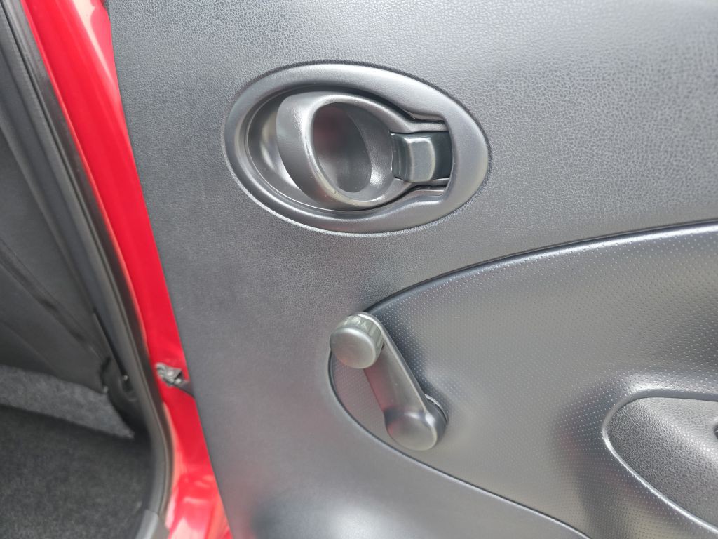 2014 Nissan Versa Image 20