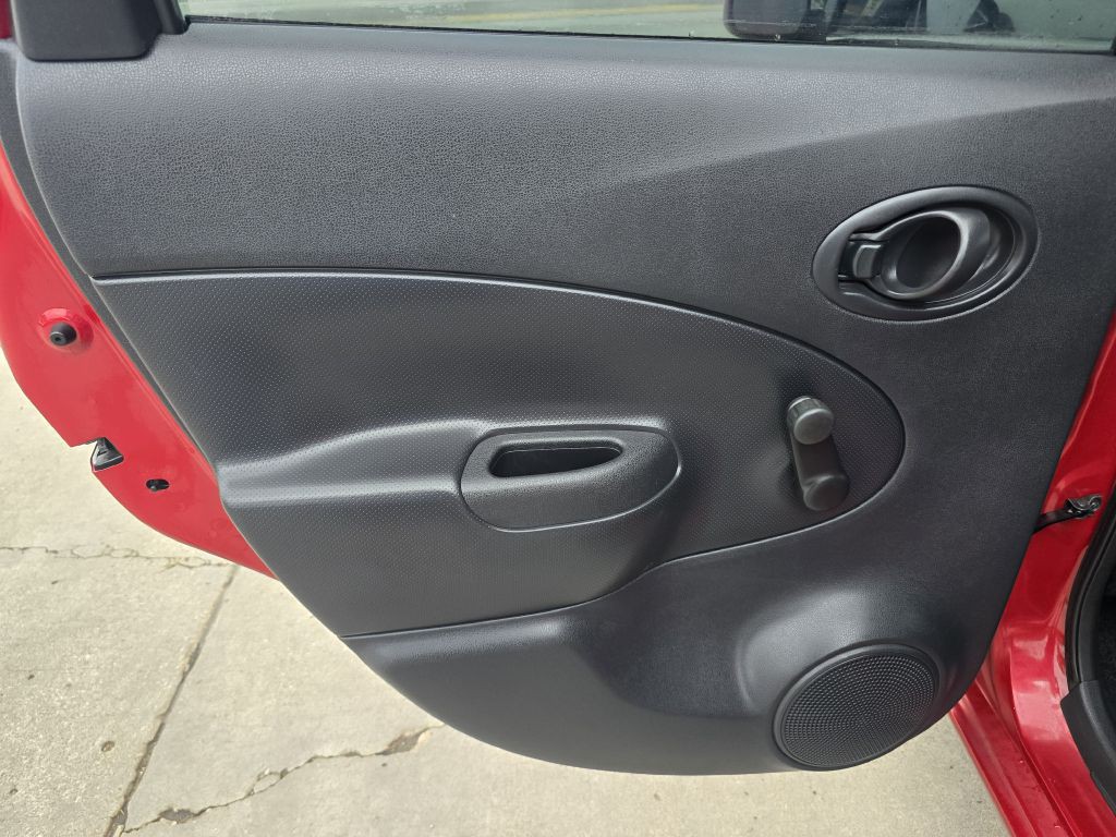 2014 Nissan Versa Image 24