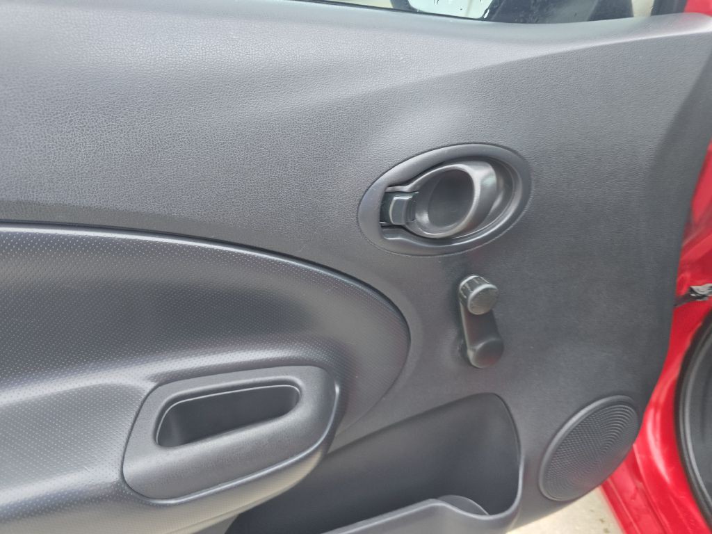 2014 Nissan Versa Image 27