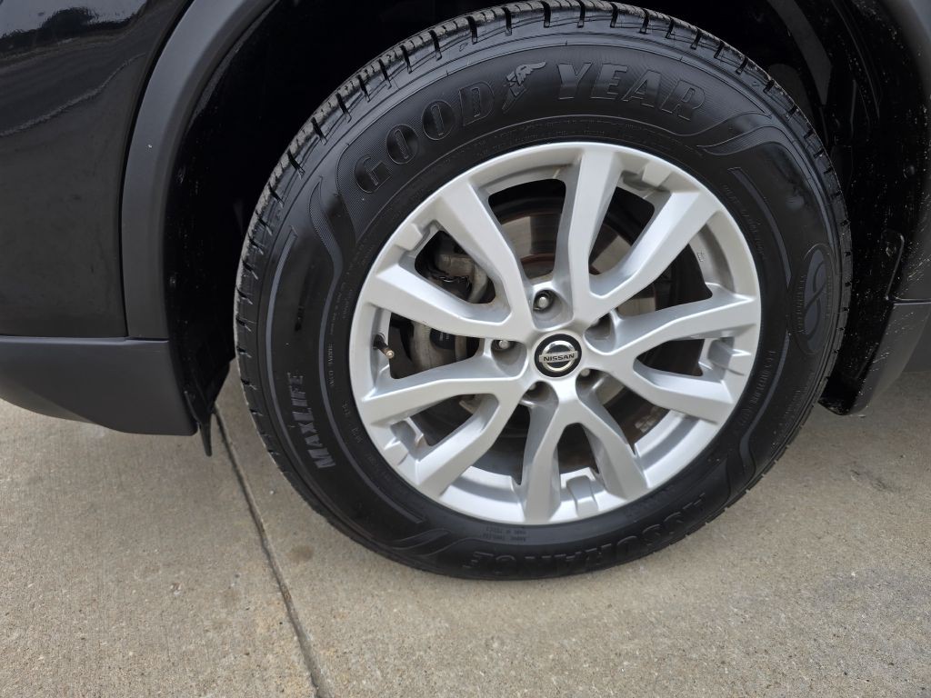 2018 Nissan Rogue Image 11