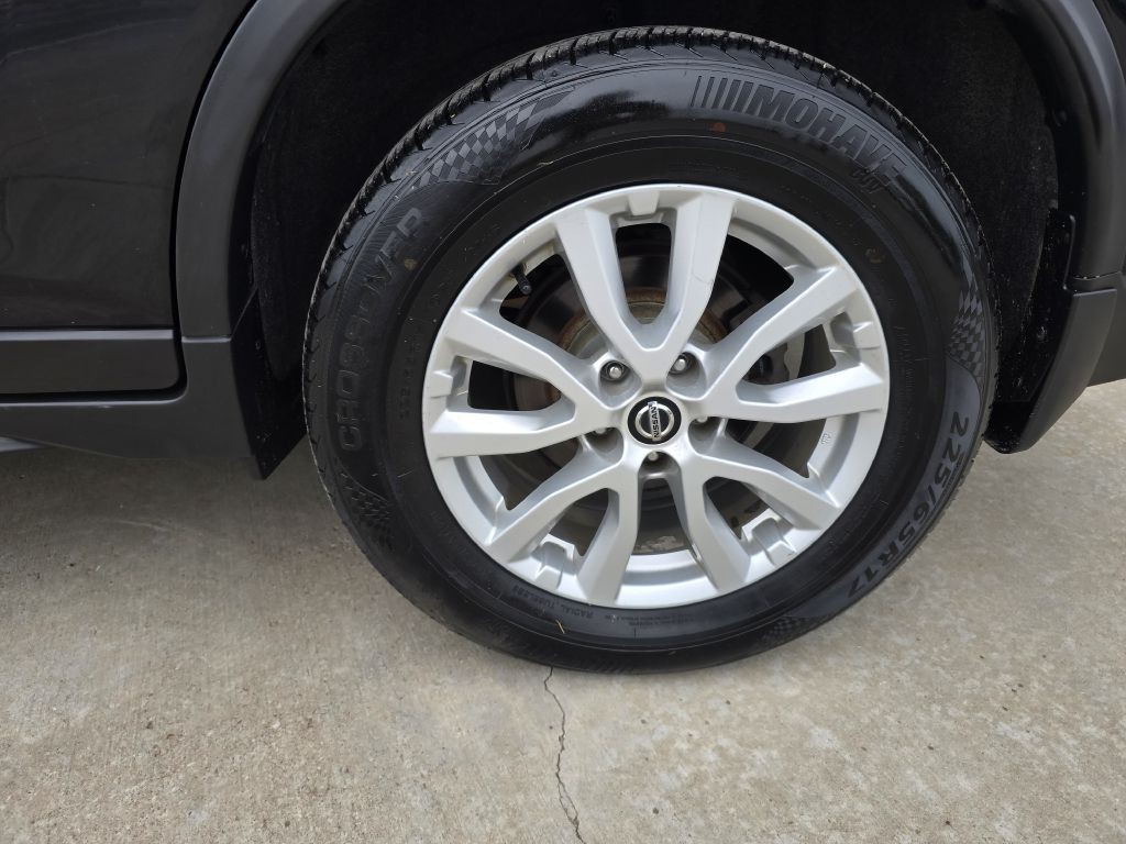 2018 Nissan Rogue Image 13