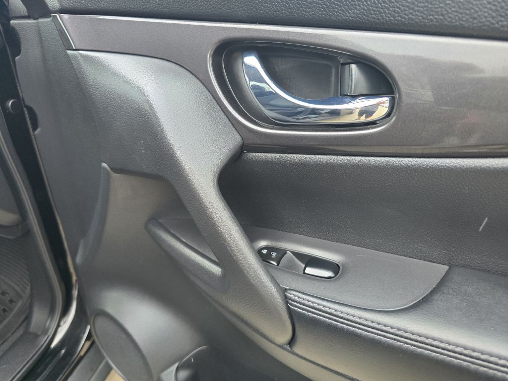 2018 Nissan Rogue Image 17